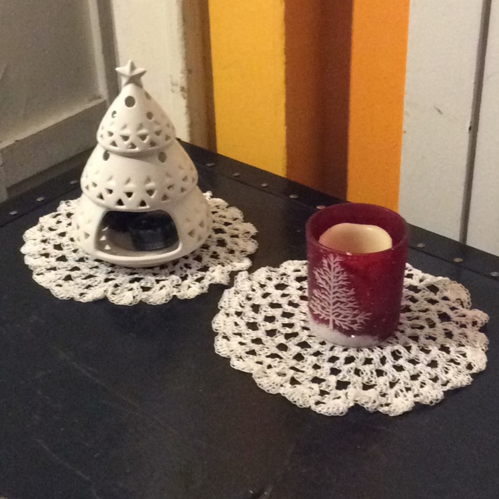 Mini White Doilies
